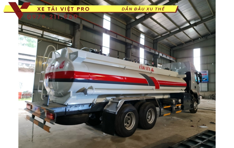 Chi tiết Xe téc chở xăng dầu Chenglong 3 chân có giá bao nhiêu?