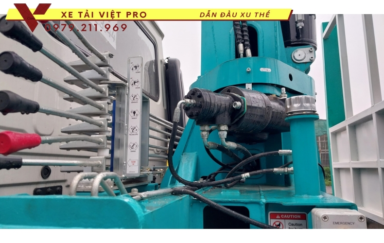 Xe tải Dongfeng gắn cẩu Hyundai 5 tấn