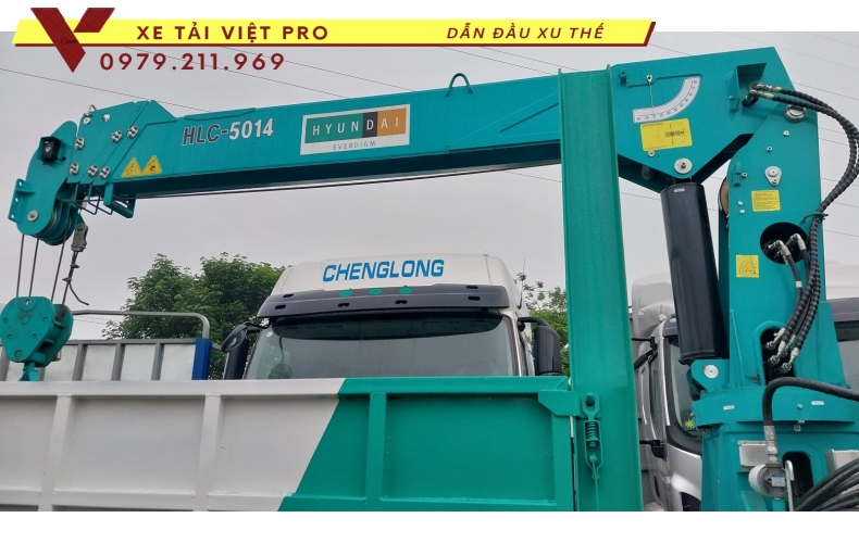 Xe tải Donfeng D11 gắn cẩu Hyundai 5 tấn