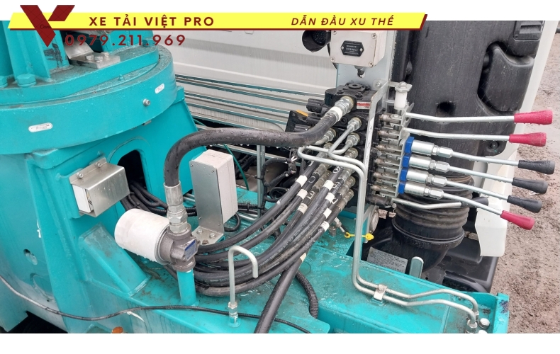 Xe tải Dongfeng gắn cẩu Hyundai 5 tấn