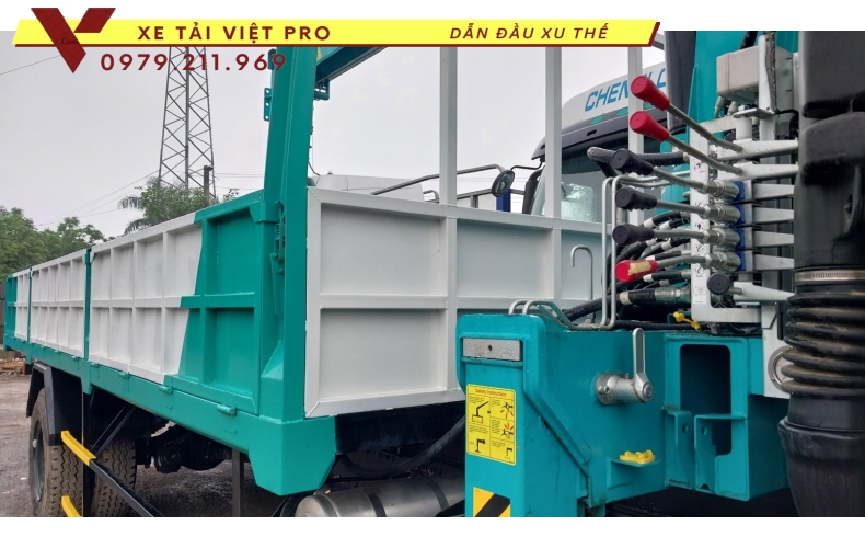 Xe tải Dongfeng gắn cẩu Hyundai 5 tấn