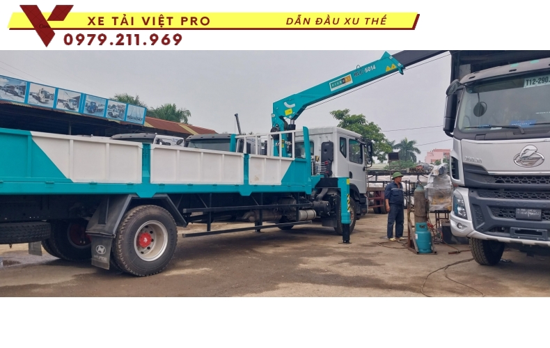 Xe tải Donfeng D11 gắn cẩu Hyundai 5 tấn