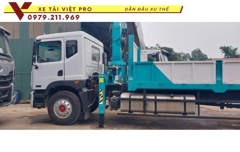 Xe tải Donfeng D11 gắn cẩu Hyundai 5 tấn