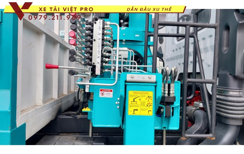 Xe Dongfeng D11 gắn cẩu Hyundai 7 tấn