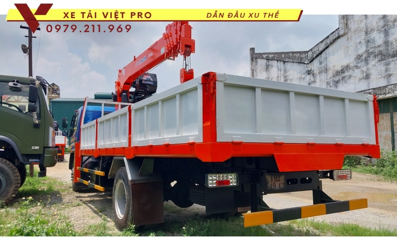 Xe tải Dongfeng 2 chân gắn cẩu Kanglim 5 tấn