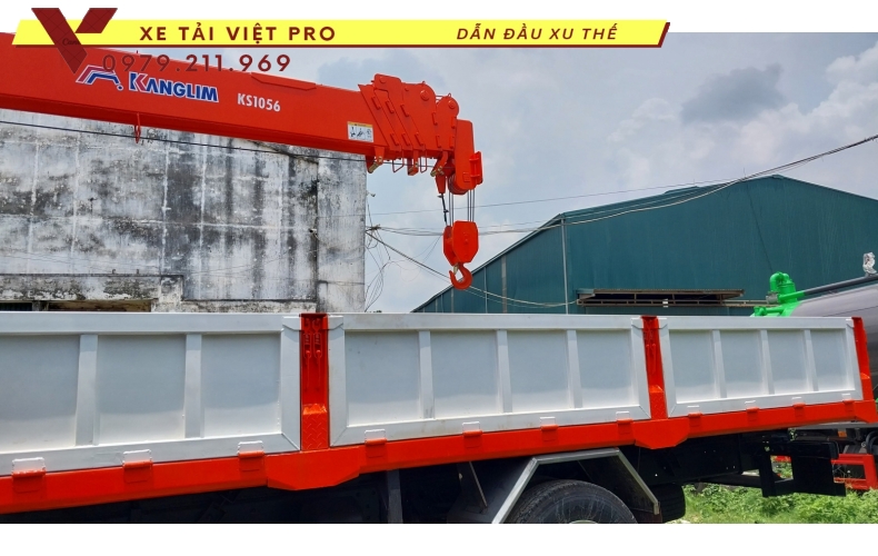 Xe tải Dongfeng 2 chân gắn cẩu Kanglim 5 tấn