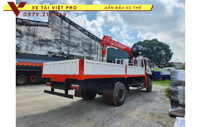 Xe tải Dongfeng 2 chân gắn cẩu Kanglim 5 tấn
