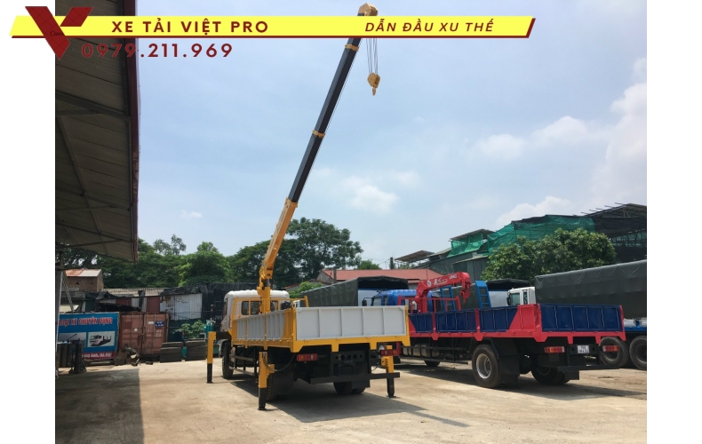 Xe tải Dongfeng 2 chân gắn cẩu Soosan 5 tấn 4 đốt
