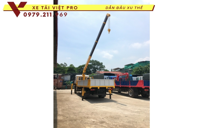 Xe tải Dongfeng 2 chân gắn cẩu Soosan 5 tấn 4 đốt