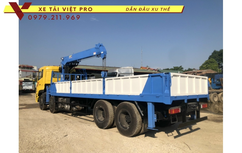 Xe tải Dongfeng 4 chân gắn cẩu Dongyang 7 tấn