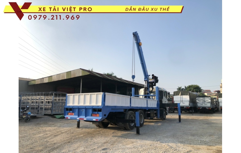 Xe tải Dongfeng 3 chân gắn cẩu Dongyang 7 tấn