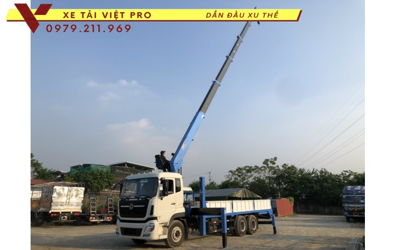 Xe tải Dongfeng 3 chân gắn cẩu Dongyang 7 tấn