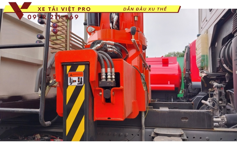 Xe tải Dongfeng 3 chân gắn cẩu Kanglim 8T