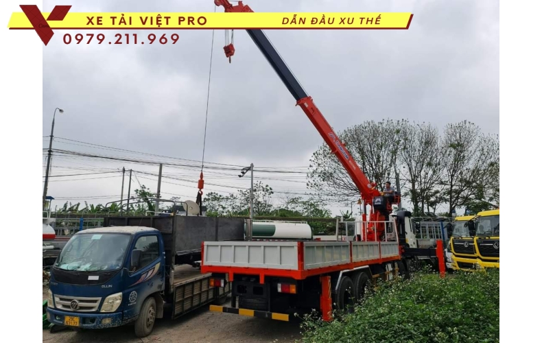 Xe tải Dongfeng 3 chân gắn cẩu Kanglim 8T