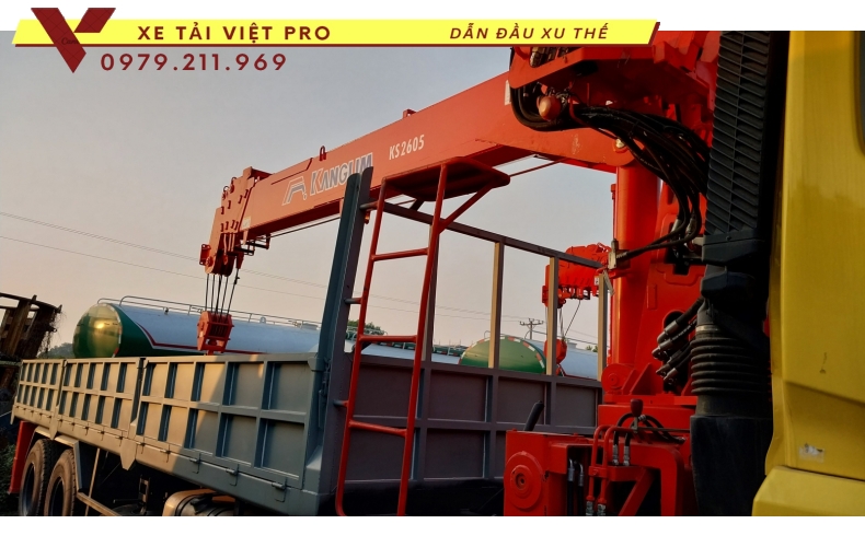 Xe tải Dongfeng 3 chân gắn cẩu Kanglim 8T