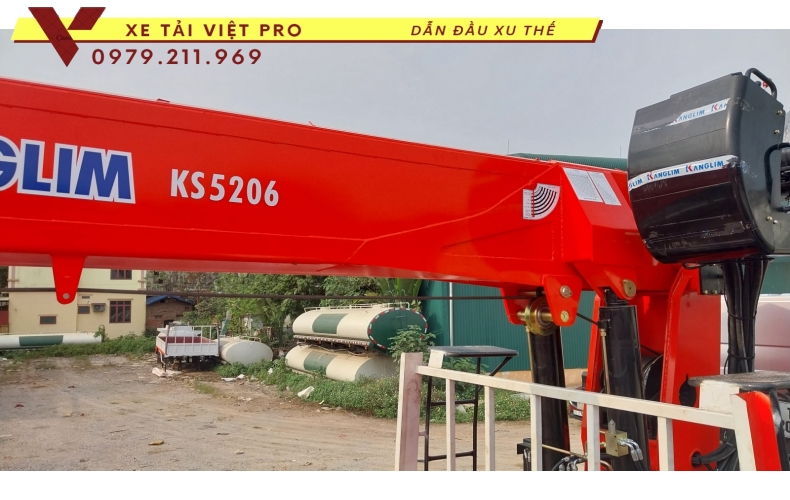 Xe tải Dongfeng 3 chân gắn cẩu Kanglim 8T