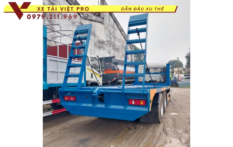Báo giá Dongfeng 3 chân nâng đầu chở máy công trình