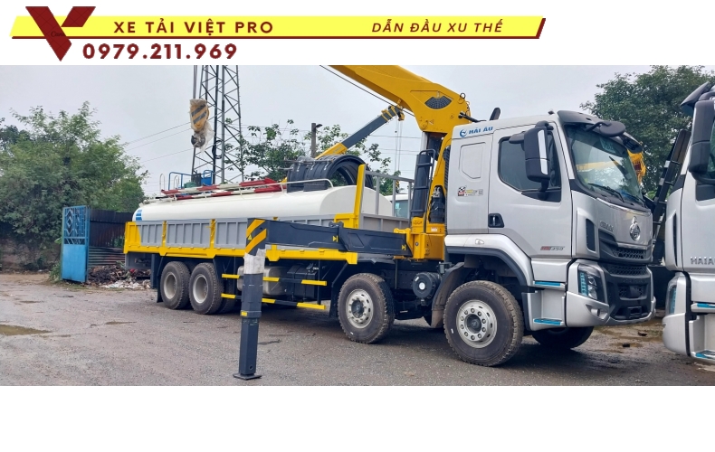 Dongfeng 3c gắn cẩu XCMG 8 tấn