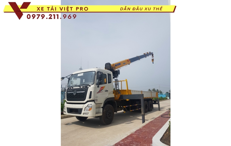 Dongfeng 3c gắn cẩu XCMG 8 tấn