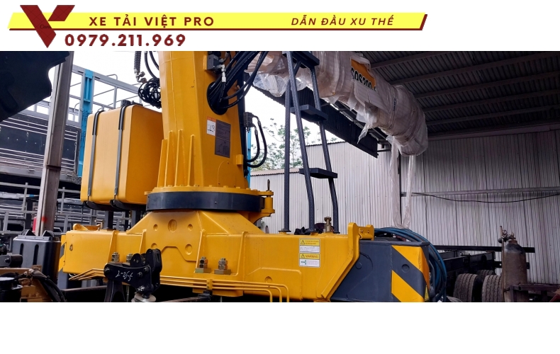 Dongfeng 3c gắn cẩu XCMG 8 tấn