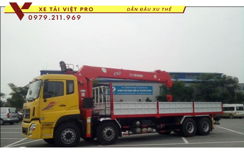 Xe tải Dongfeng 4 chân gắn cẩu Atom 14 tấn