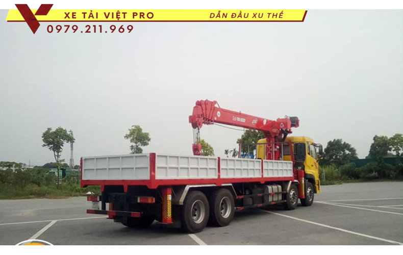 Xe tải Dongfeng 4 chân gắn cẩu Atom 14 tấn