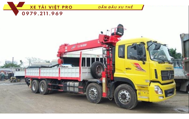 Xe tải Dongfeng 4 chân gắn cẩu Atom 14 tấn