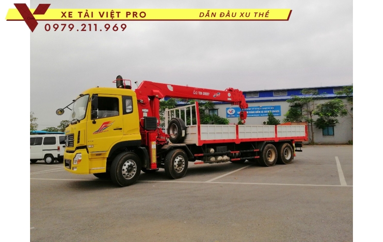 Xe tải Dongfeng 4 chân gắn cẩu Atom 14 tấn