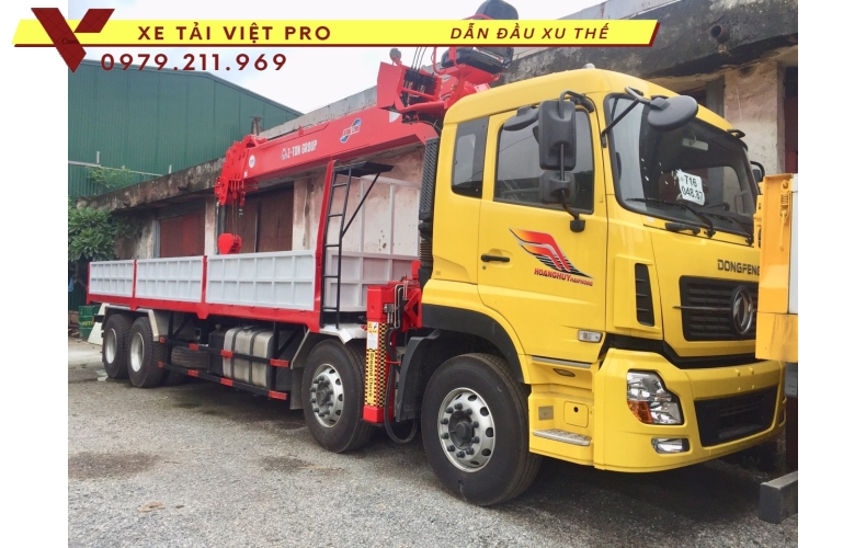 Xe tải Dongfeng 4 chân gắn cẩu Atom 12 tấn