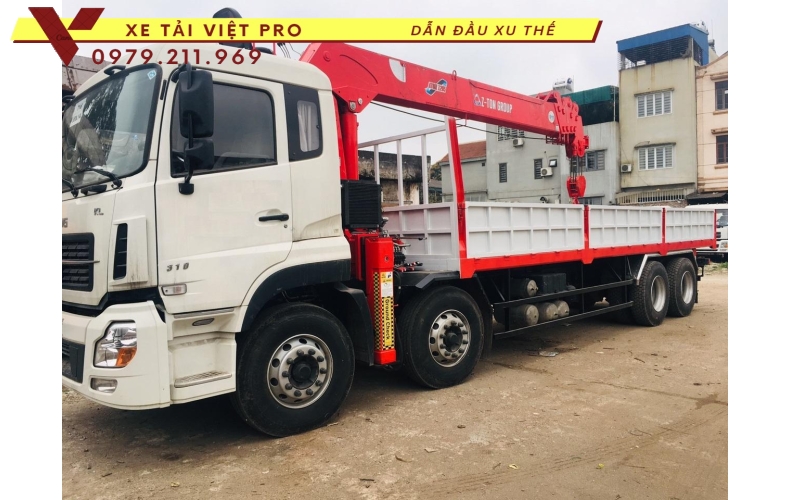 Xe tải Dongfeng 4 chân gắn cẩu Atom 12 tấn