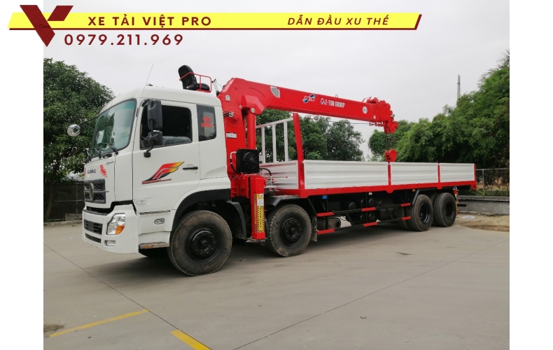 Xe tải Dongfeng 4 chân gắn cẩu Atom 12 tấn