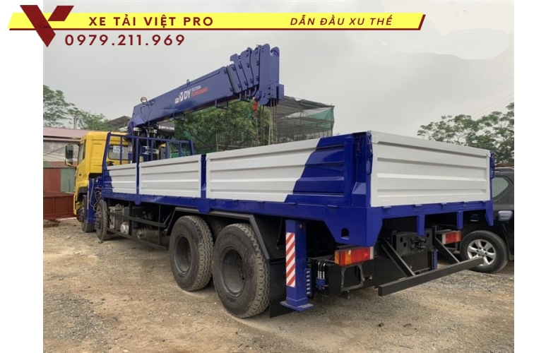 Xe tải Dongfeng 4 chân gắn cẩu Dongyang 15 tấn