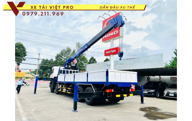 Xe tải Dongfeng 4 chân gắn cẩu Dongyang 15 tấn