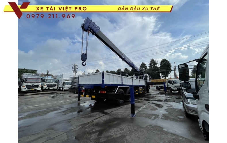 Xe tải Dongfeng 4 chân gắn cẩu Dongyang 15 tấn