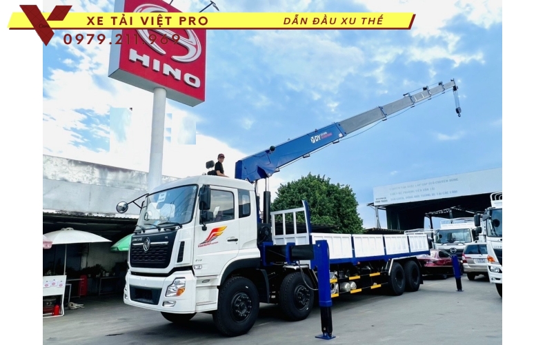 Xe tải Dongfeng 4 chân gắn cẩu Dongyang 15 tấn