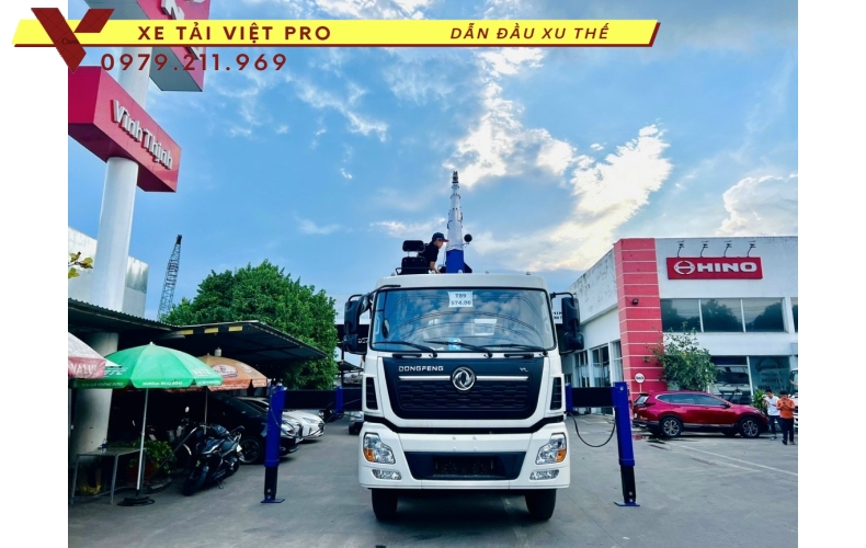 Xe tải Dongfeng 4 chân gắn cẩu Dongyang 15 tấn