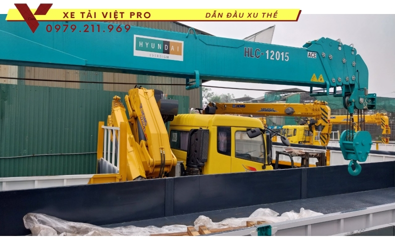 Xe tải Dongfeng 4 chân gắn cẩu 15 tấn