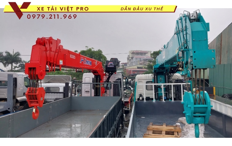 Xe tải Dongfeng 4 chân gắn cẩu 15 tấn