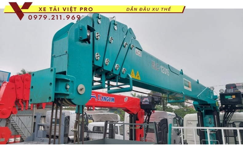 Xe tải Dongfeng 4 chân gắn cẩu 15 tấn