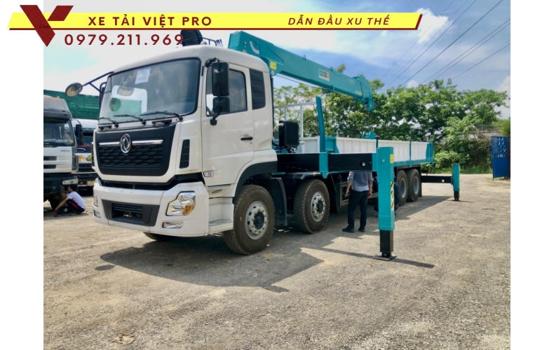 Xe tải Dongfeng 4 chân gắn cẩu 15 tấn