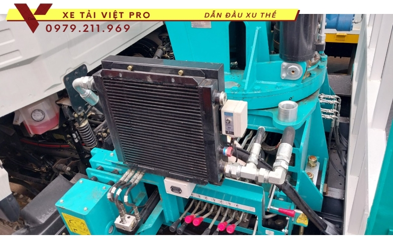 Xe tải Dongfeng 4 chân gắn cẩu 15 tấn