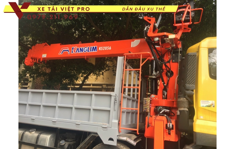 Xe tải DONGFENG 4 chân gắn cẩu KANGLIM 12 tấn