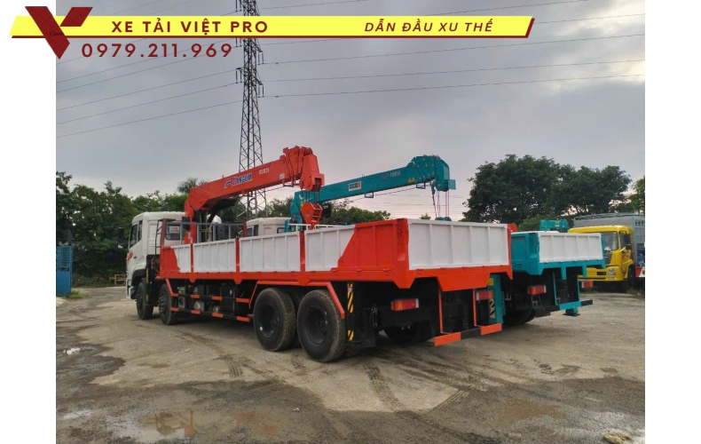 Xe tải DONGFENG 4 chân gắn cẩu KANGLIM 12 tấn