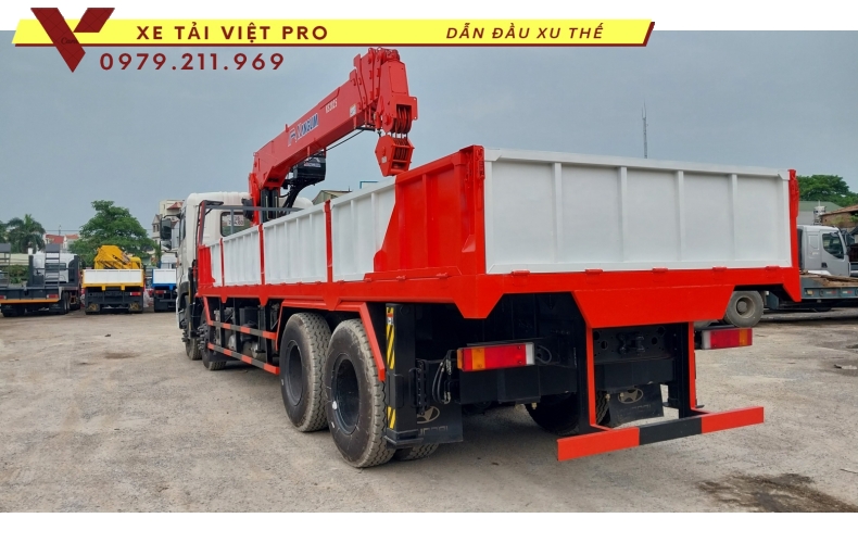 Xe tải Dongfeng 4 chân gắn cẩu Kanglim 15 tấn 6 đốt