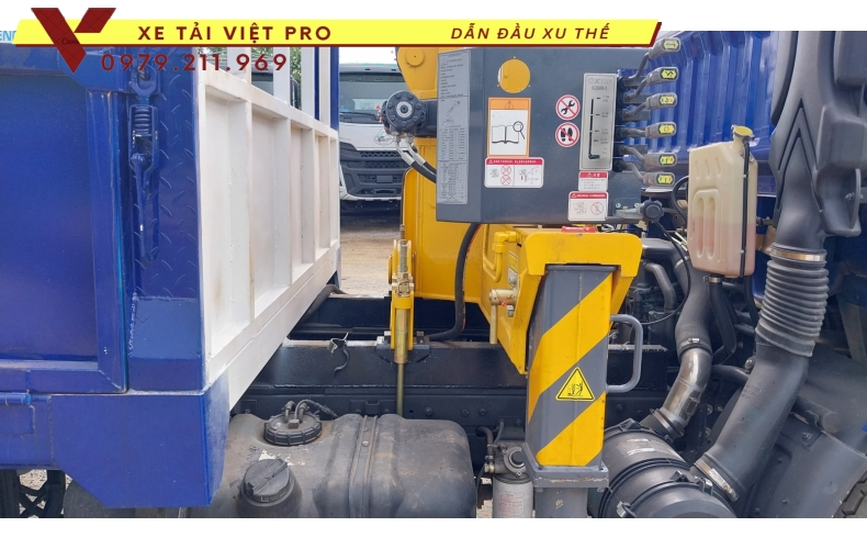 Xe tải Dongfeng D7 gắn cẩu XCMG 3 tấn 3 đốt