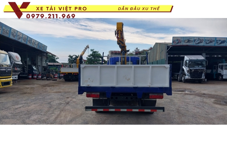 Xe tải Dongfeng D7 gắn cẩu XCMG 3 tấn 3 đốt