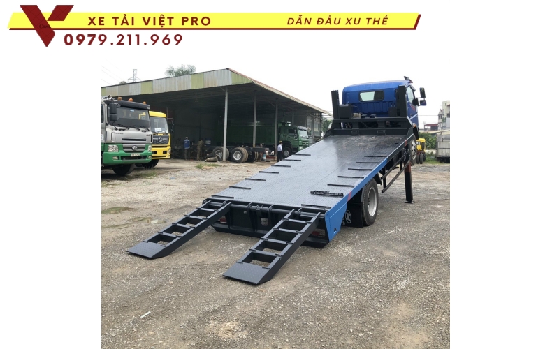Xe tải Thaco FI170 nâng đầu chở máy công trình có giá bao nhiêu?