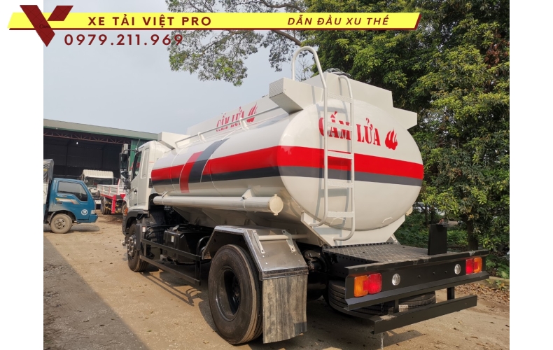 Xe tải Hino 2 chân téc chở xăng dầu có giá bao nhiêu
