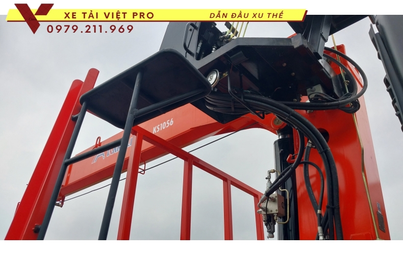 Xe tai hino FG gắn cẩu Kanglim 5 tấn
