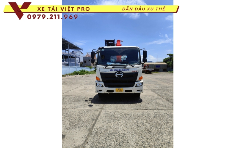 Xe tải Hino FL gắn cẩu Kanglim 5 tấn